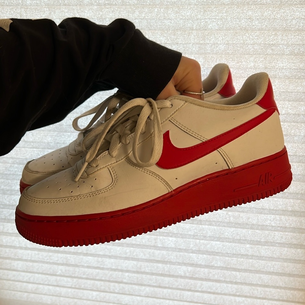 Air Force 1’s size 7Y and a size 8.5 in women’s